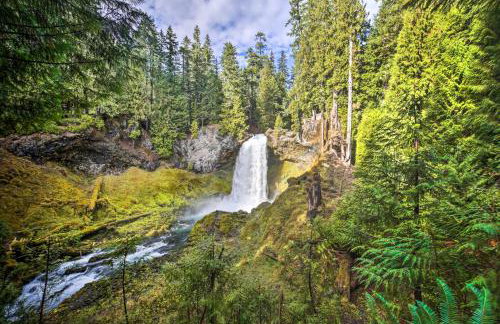 Enchanting Escape with Hot Tub, Decks and Views! - Foto 37