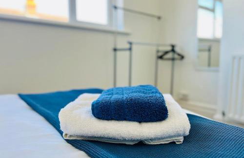 4-Bedroom House 5 mins to Beach & Parking - Foto 52