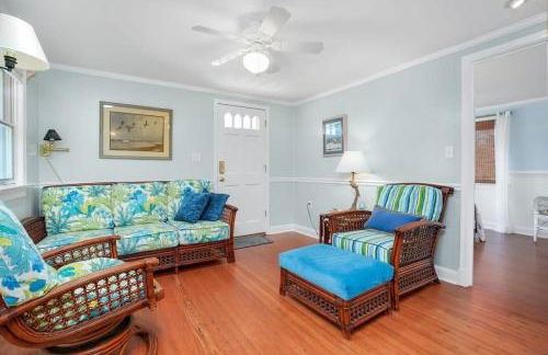 Cozy cottage w creekside fire pit & patio - Foto 9