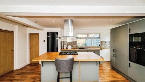 South Downs Retreat - Photo 3, stove, dishwasher, storage