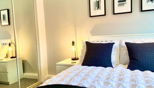 3 bedroom - 2 bathroom Townhouse in Corstorphine Near Murrayfield Stadium - Direct Bus To Edinburgh City Centre in 20 Minutes - Two Private Parking Spaces - Private Sunny Garden - Recently Refurbished - Foto 2