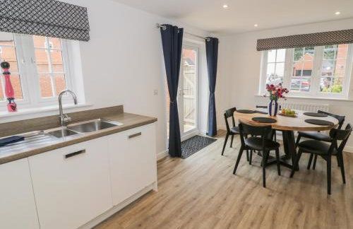 Silverstone Paddock Retreat - Photo 15