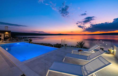 Luxury Villa Novita with Pool - Photo 1