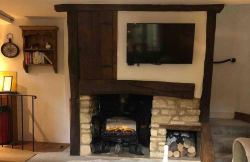 Bibury Riverside Cottage Grade II listed 6ppl - Foto 11