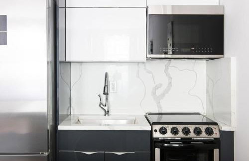 1597-3 Studio Upper East Side Apt W&D in unit - Photo 15