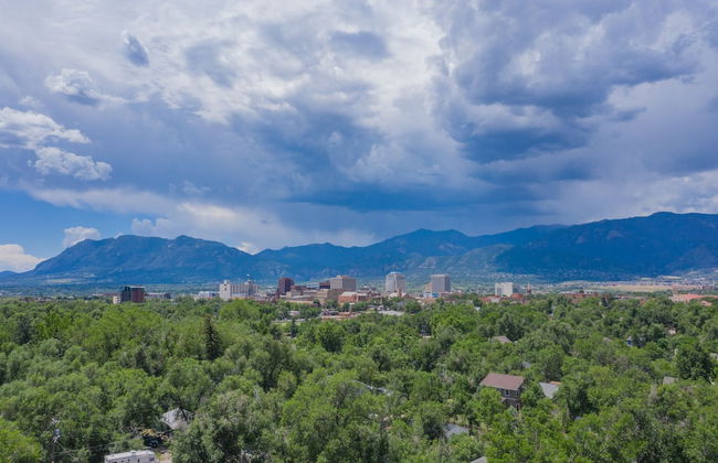 Perfect Cottage Downtown Great Patio! - Photo 41