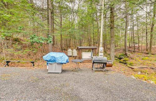 On-Site Pond and Trails Lake Luzerne Cabin - Foto 38