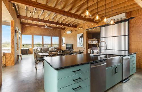 Luxury Riverfront Retreat - 6 Cabins - Private Pool - Photo 33