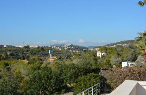 Villa Med A 2 kilometros andando de la playa, del puerto de Aguadoç y a 4 del centro de Sitges Muy Soleada todo el dia Capacidad superior a 16 personas NO REQUIERE COCHE - Foto 41