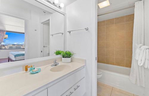 36Fl with Ocean View, Mins to Waikiki Beach, Parking - Foto 10