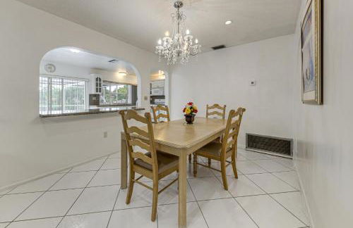 Canal-Front Gem with Pool 3 Mi to Hard Rock Stadium - Foto 8