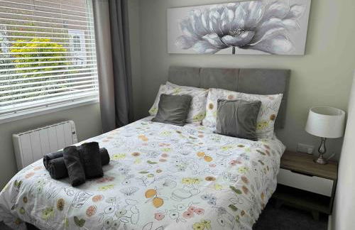 Modern 2BR Flat in Sale - Peaceful Stay in M33 - Great Transport Links - Photo 17