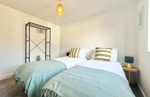 Exceptional 3 bedroom home in Penzance~New~Seaside - Photo 14