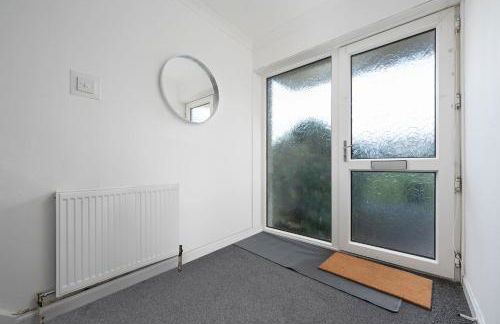 2BR Sleeps 6 with Parking Near Linlithgow Palace - Photo 14