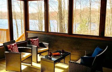 Cozy Lakefront Retreat with Game Room, Outdoor Living and Dock in Wisconsin - Foto 11