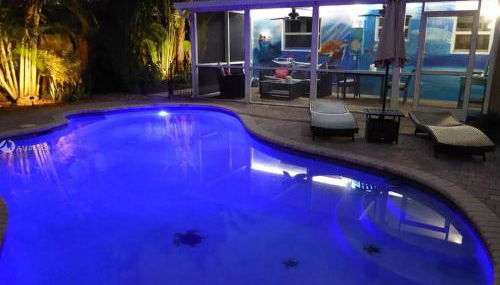 Palm Paradise-Seaside Home w Heated Saltwater Pool - Foto 2