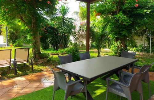 Precioso chalet próximo a Sevilla con jardín y piscina privada 8 personas Wifi gratis 2 salones 4 dormitorios 2 baños - Foto 71