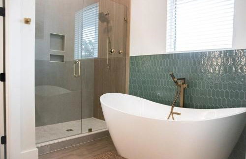 Sleeps 22! Ocean Views, Pool, FREE Golf Cart - Foto 39