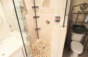 5 Mins from beach and has pool, hot tub, games, pet friendly - Foto 28