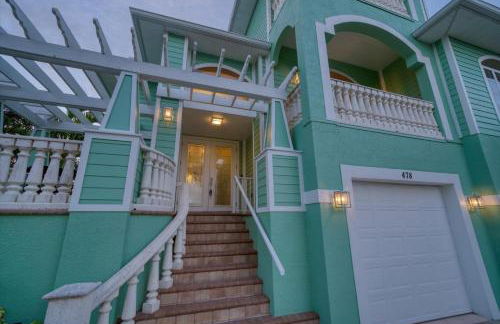 Waterfront Luxury w/ Heated Salt Pool & Golf Cart - Foto 28