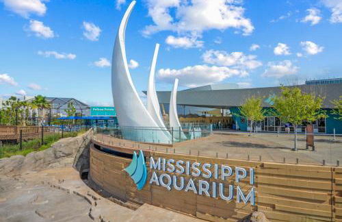 NEW King with Loft Beach Near Gulf - Foto 28