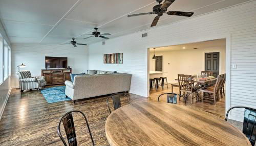 Fire Pit, Pickleball, Pool! Schulenburg Farmhouse - Foto 4