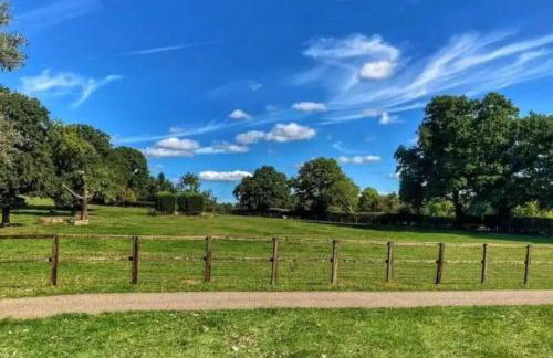 2BR with parking, Mill Hill, NW London, 10min Tube - Foto 22