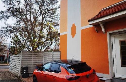 Modernes behagliches Haus mit Kamin, Terrasse und Garten - Foto 28