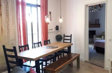 Beautiful Apartment on Las Ramblas with Port views - Photo 11