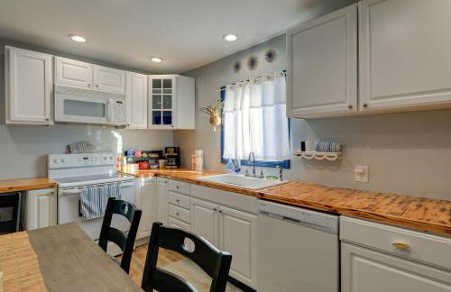 Walk to Fishing Pier, Newport Home with Deck! - Foto 7