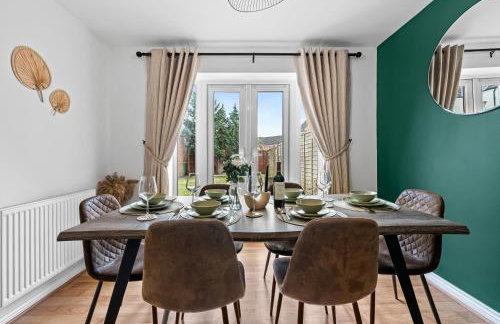 Spacious 6-bedroom house - 3 parking spaces - Superfast Wi-Fi - Close to M5 - Long-stay rates! - Foto 2