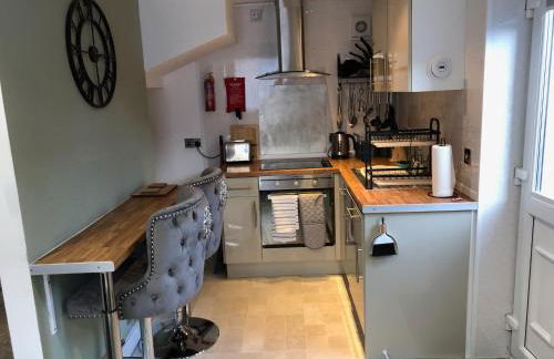 Cardiff Coach House with Hot Tub & Log Fire - Foto 27