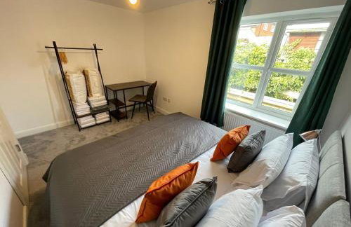 3 Bedroom New House with Wi-Fi Sleep 5 By Home Away From Home - A - Foto 22