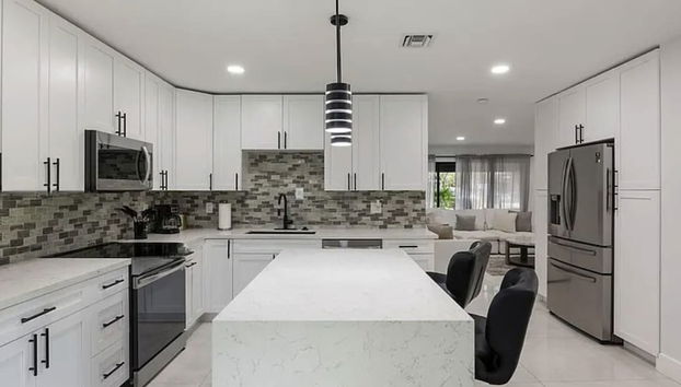 Stylish 4BR 2BA Home w Spacious Backyard in Vibrant Wilton Manors - Foto 3, Habitación