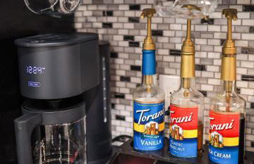 Game Night Downtown - BSU - Slots - Over 100 Games - Foto 76