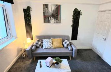 Elegant 3BR Family-Friendly - Sleeps 5 - Fast WiFi -Parking - Netflix - Photo 17