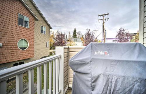 Sleek Escape with Balcony Less Than 1 Mi to 5th Avenue! - Photo 11