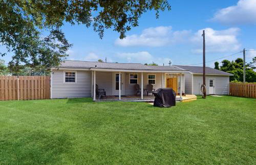 Dog-friendly coastal home with enclosed yard and boat parking available - Foto 4