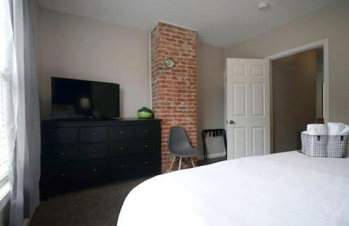 Housepitality - The Lilley Pad - Near Downtown - Photo 16