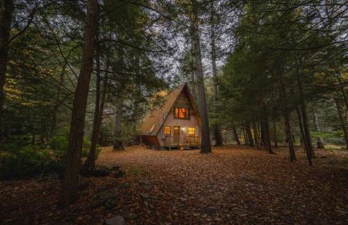 Enchanting River- Water Front A-Frame Cabin - Foto 44