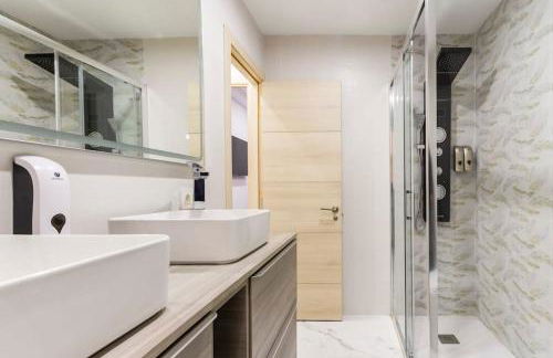 LUJO Parking, Proyector, Maquinita y Patinetes - Foto 21