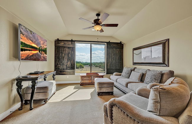 Luxurious Hill Country Retreat With Pool and Firepit! - Photo 21