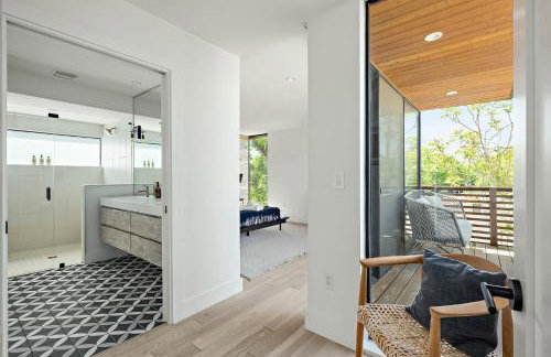 Rooftop Deck, DT City Views, Modern Eastside Oasis - Foto 29