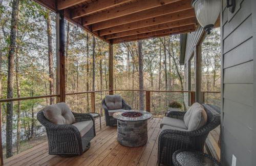 Waterfront Terry Home with 3 Decks and Hot Tub! - Foto 37