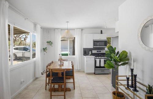 15 min to JT Park Hot Tub Cute Design Full Kitchen - Foto 12