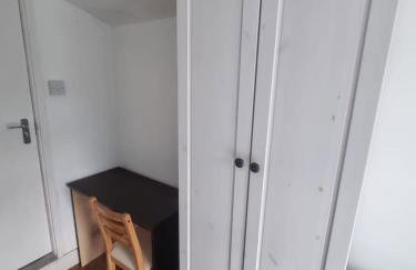 Spacious 4-Bedroom Home - Foto 11