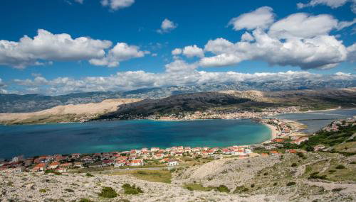 A White Cliffside Studio - Photo 2