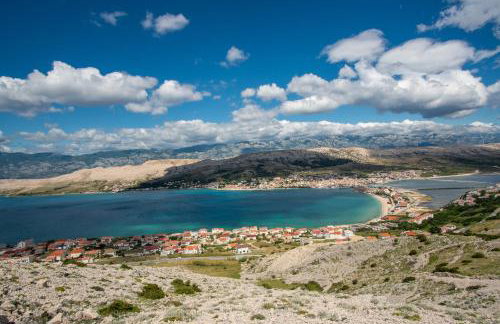 A White Cliffside Studio - Photo 2