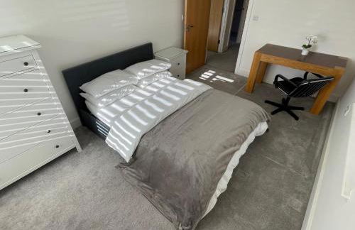 2 Bed 2 Bathroom Gated Apartment 1 Inc free Parking - Foto 7
