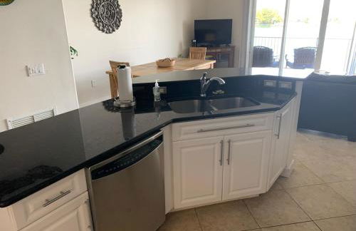 Luxury and Spacious Waterside Getaway - Foto 44